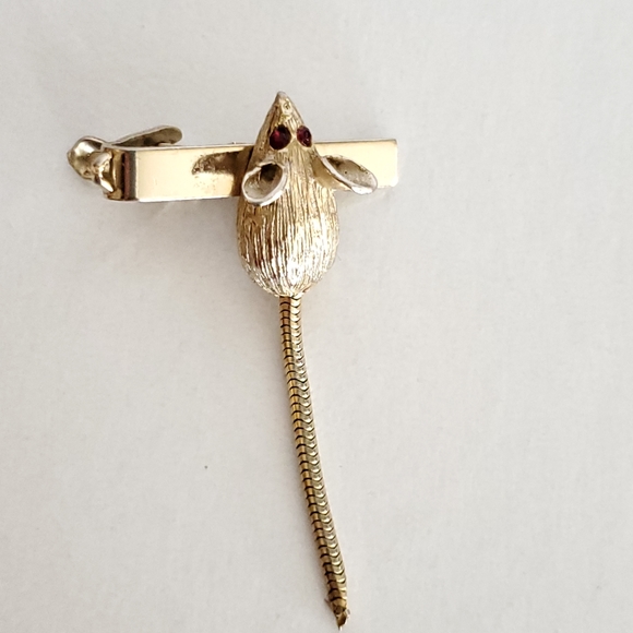 Vintage Gold Tone Mouse Tie Clip - Picture 2 of 5